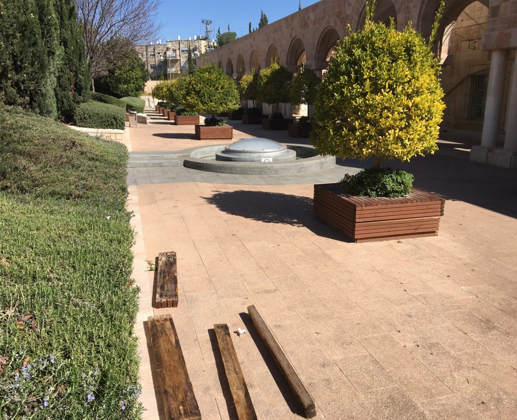 ריצוף חוץ באבן טבעית